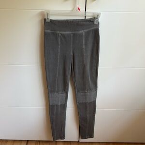 Forever21 grey leggins size XS 

Workout clothes